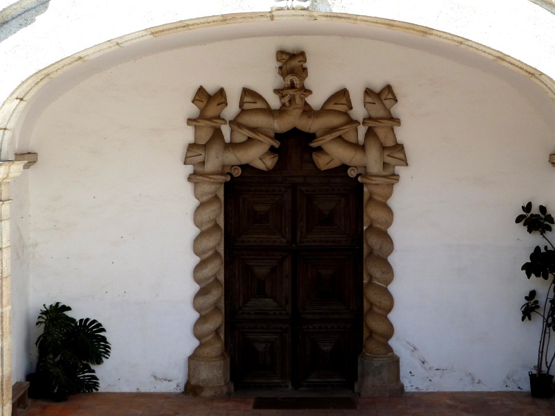 Evora Manueline style doorway