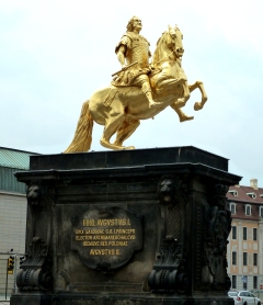 King Frederic golden statue