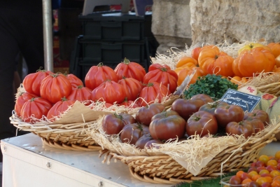 Gordes market tomatoes