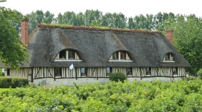 Thatched farmhouse at Heurteauville