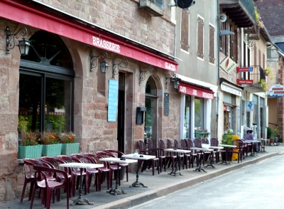 Villecomtal pavement cafe
