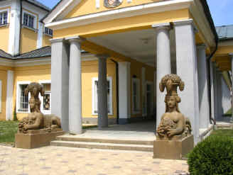 Frantiskovy Lazne colonnade and statues