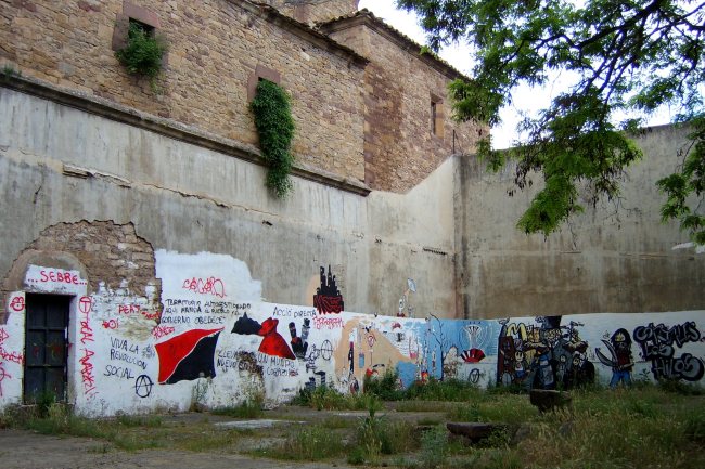 Ruestes graffiti covered walls