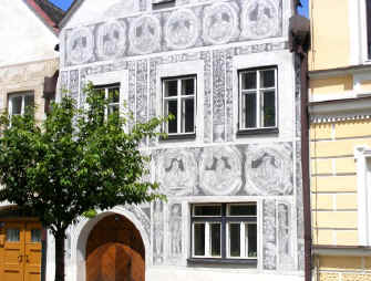 Slavonice s'graffito decorated house