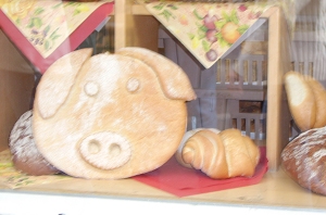 Pig's head shaped loaf at speckfest